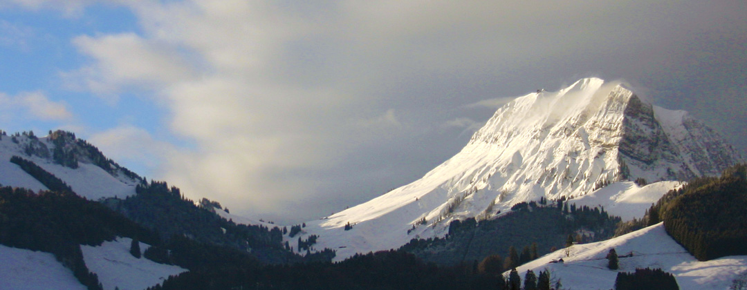 Le Moléson et ses belles pistes de ski, tout près de la buvette de montagne Au Creux du feu. Pays de Fribourg en Gruyère